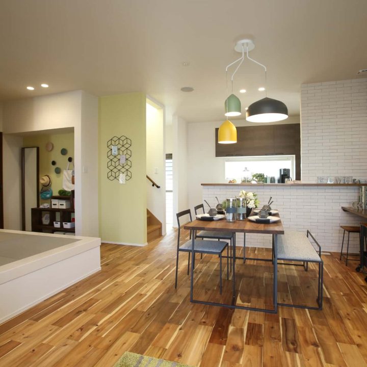 狭いリビングのレイアウト術7選！視覚的効果を活かした実例やNG例も解説