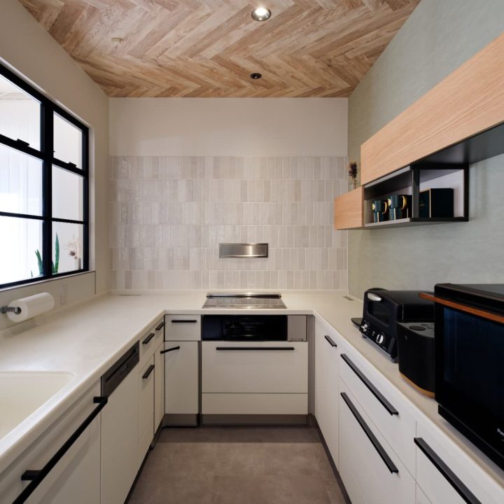 壁付けキッチンのタイプ別レイアウト術まとめ！収納力アップのコツも紹介