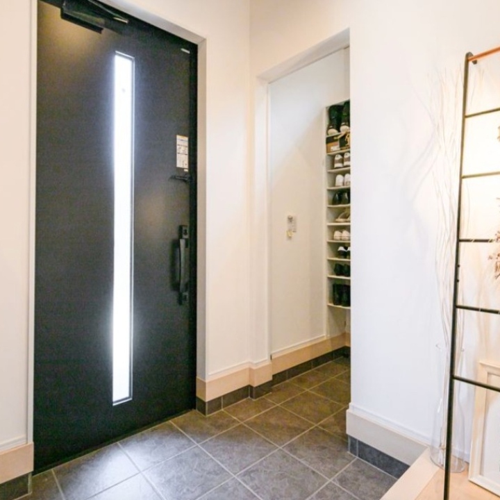 玄関の間取りアイデア7選！機能性とデザイン性を両立させるポイントも解説