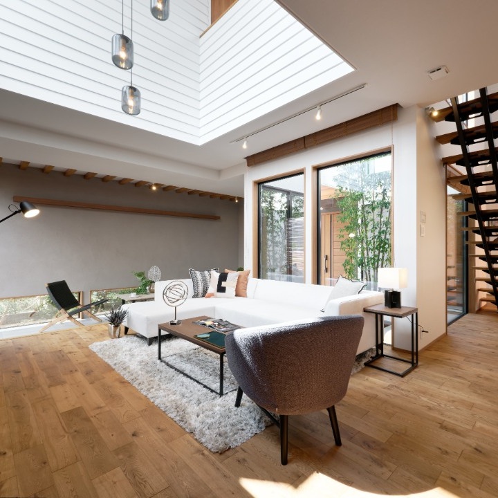 吹き抜けの寒さ対策9選！リビングや玄関が冷える理由や間取り設計を解説